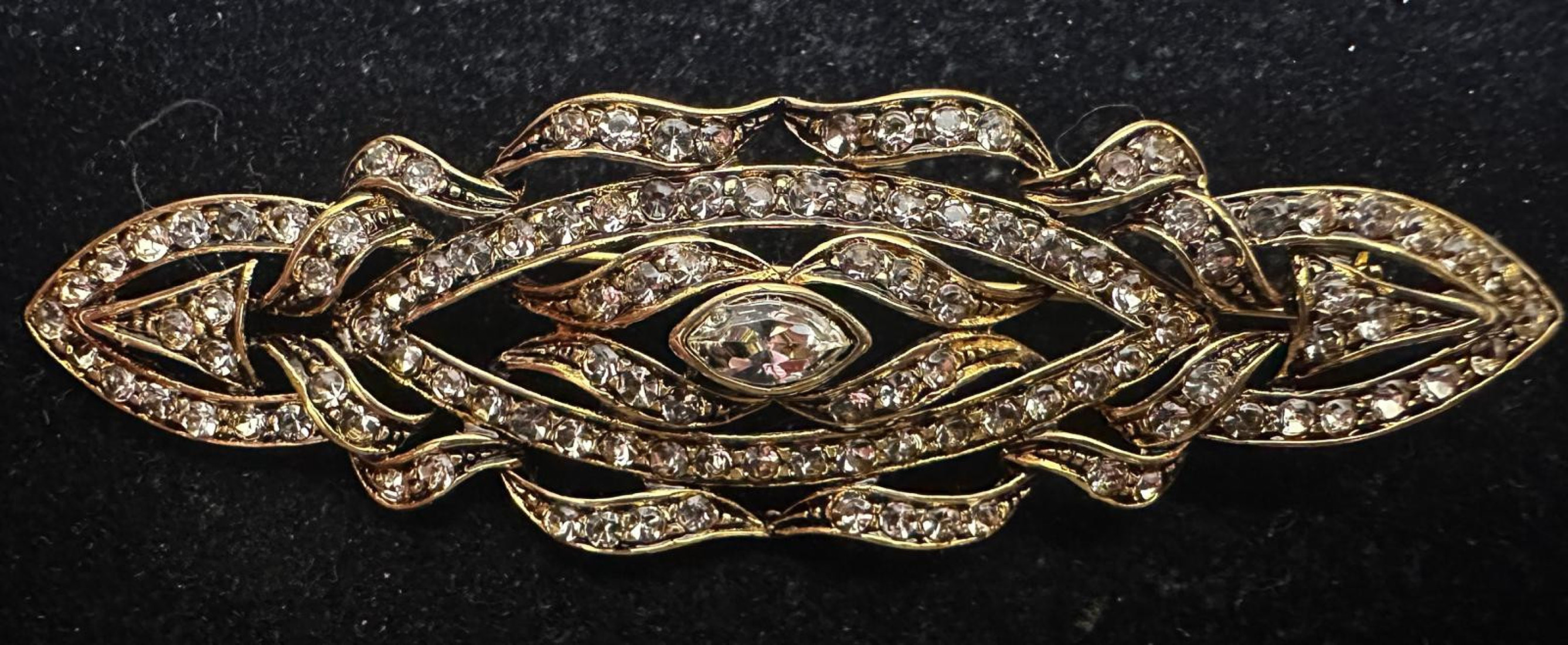 Broche plata mantilla