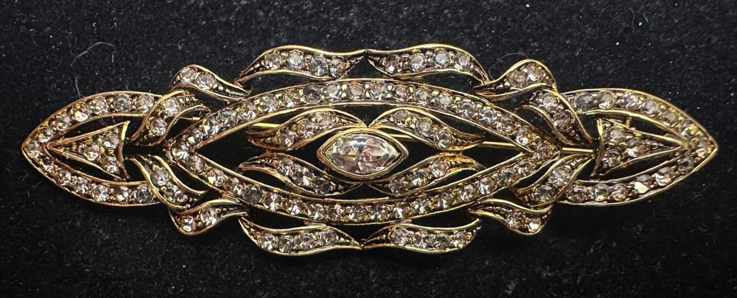 Broche plata mantilla