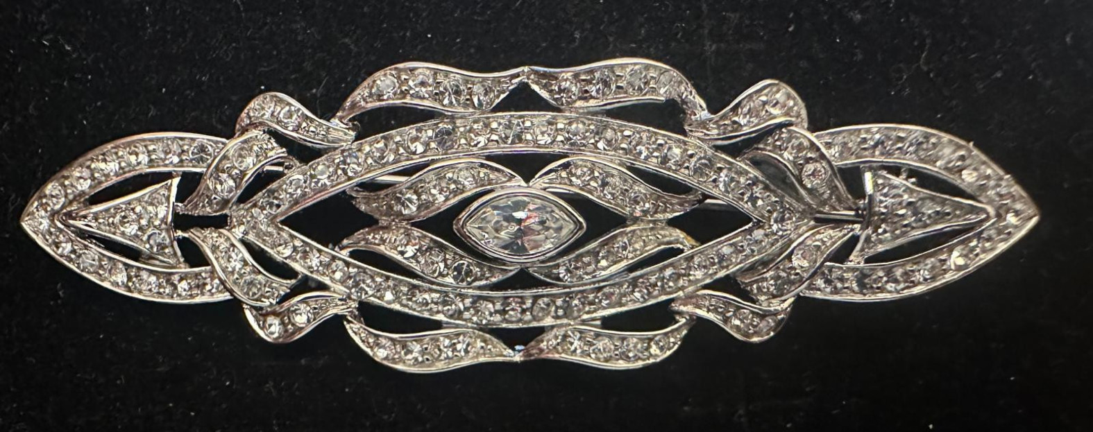 Broche plata mantilla
