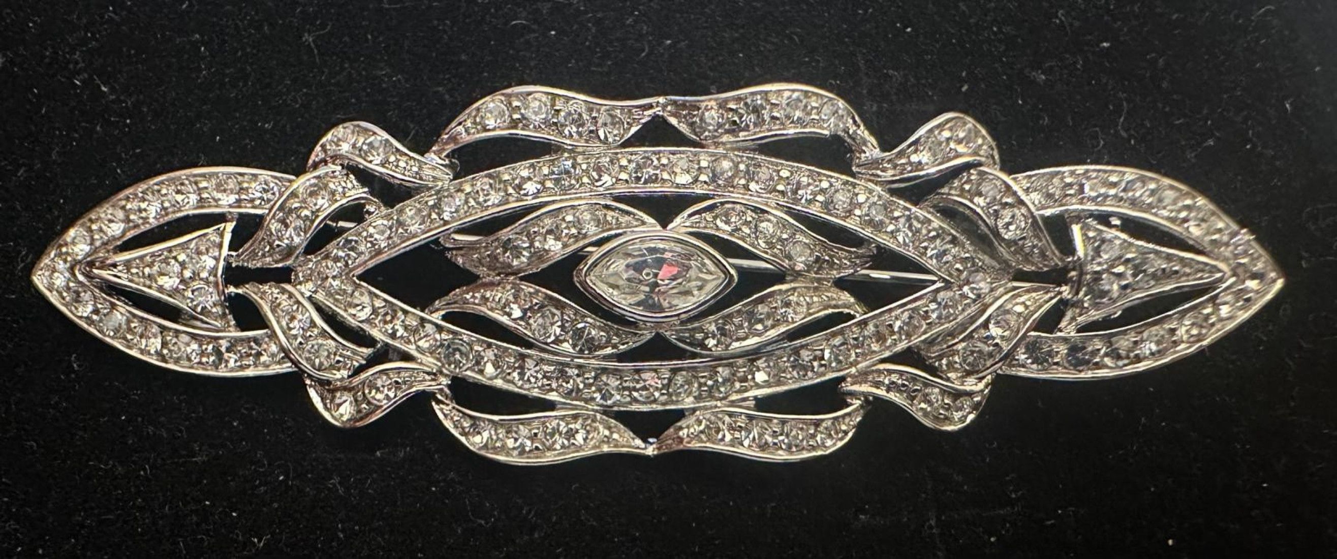 Broche plata mantilla