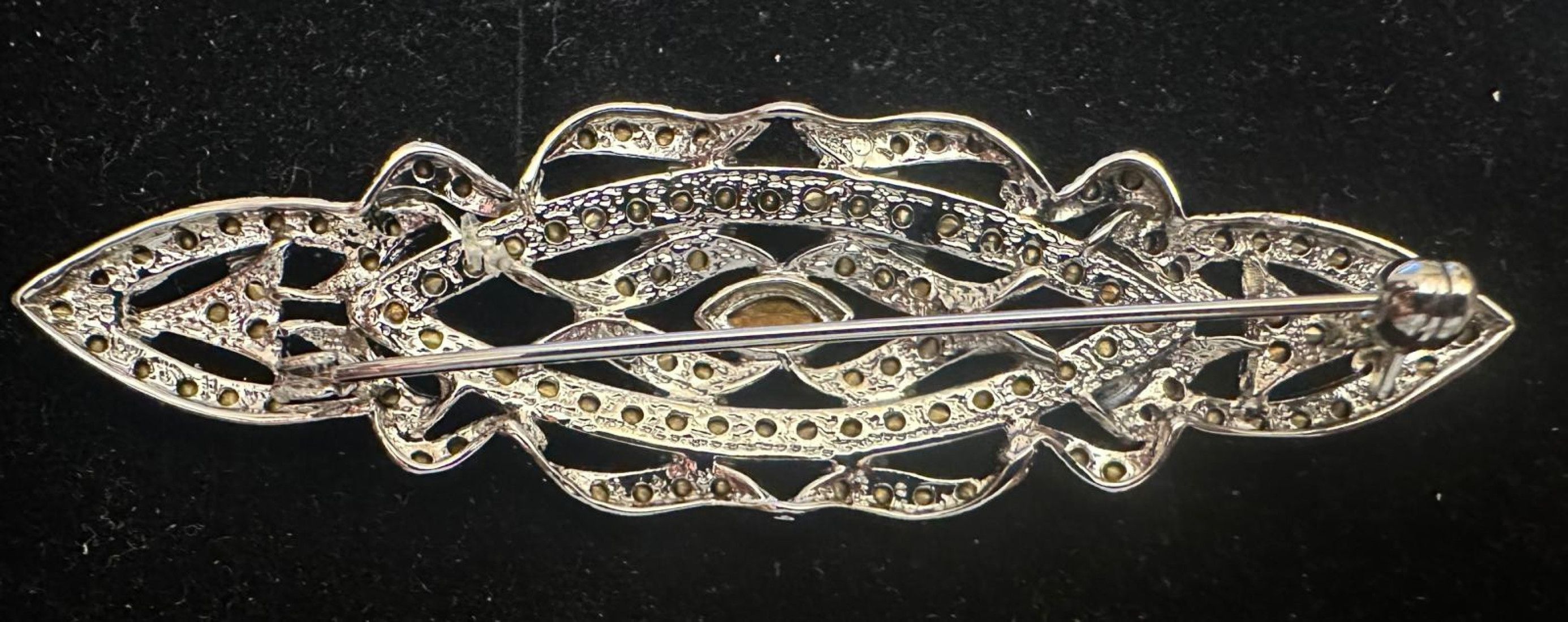 Broche plata mantilla