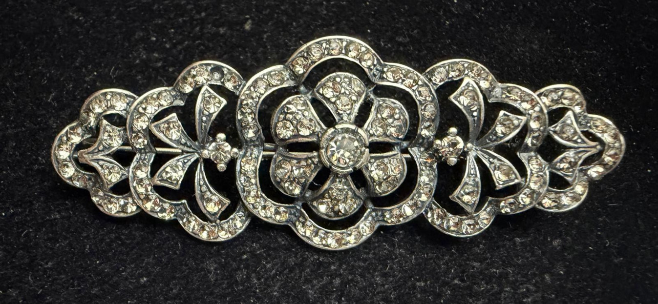 Broche mantilla plata