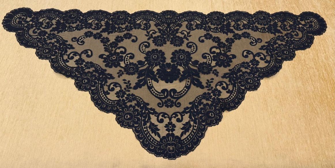 Mantilla triangular 80*165