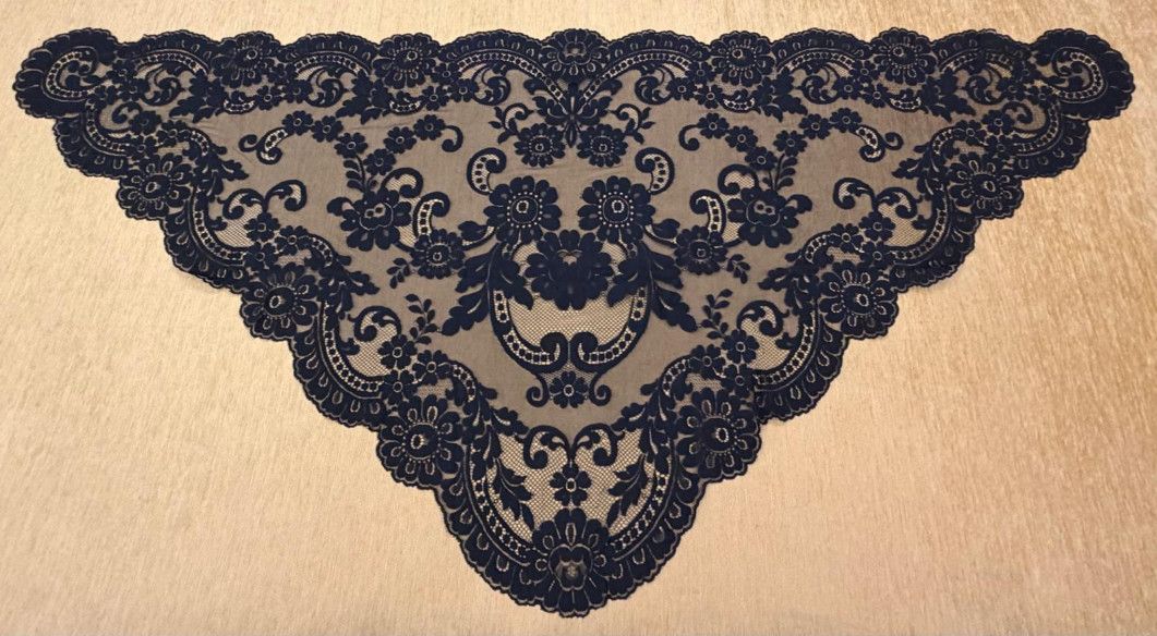 Mantilla triangular 80*165