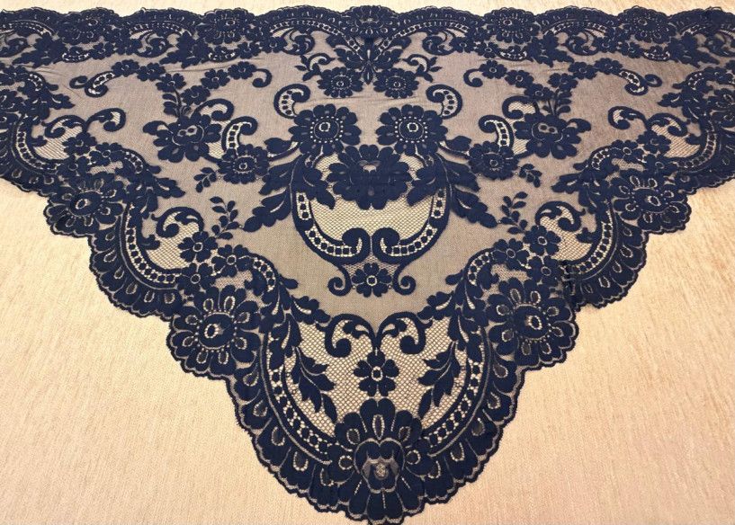 Mantilla triangular 80*165