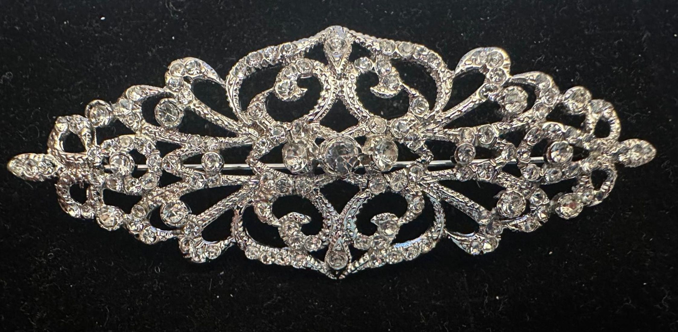 Broche mantilla rodio