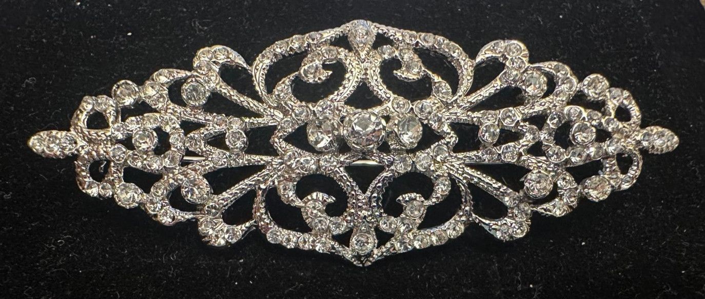 Broche mantilla rodio
