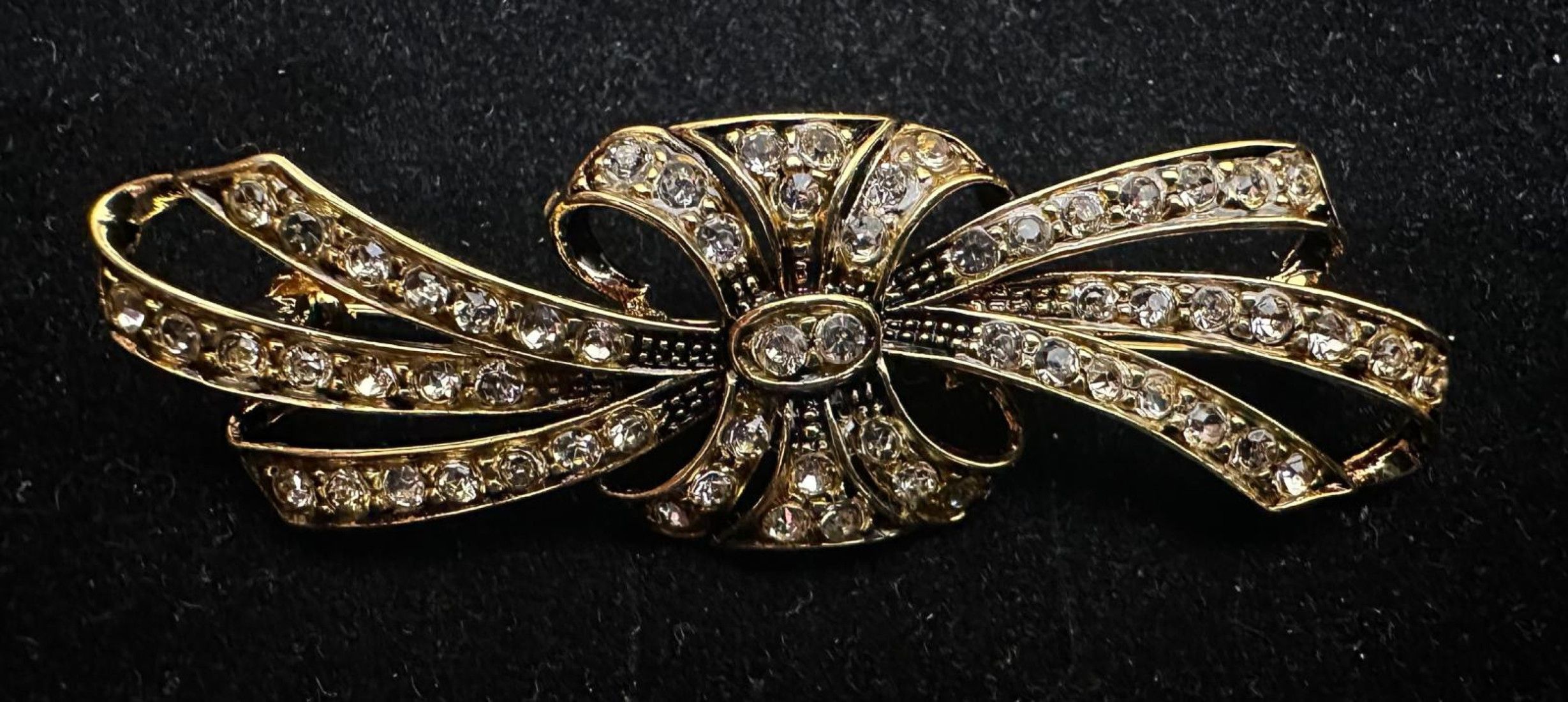 Broche mantilla rodio