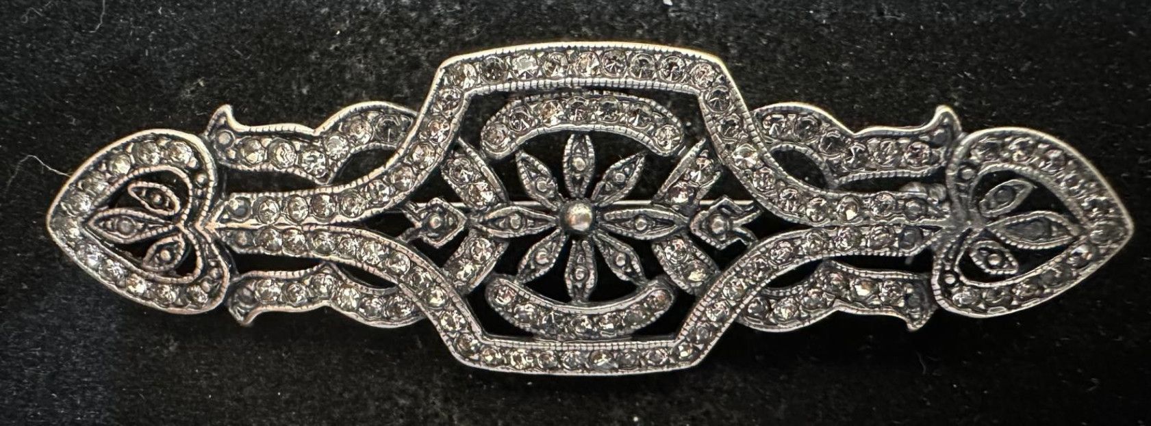 Broche mantilla rodio