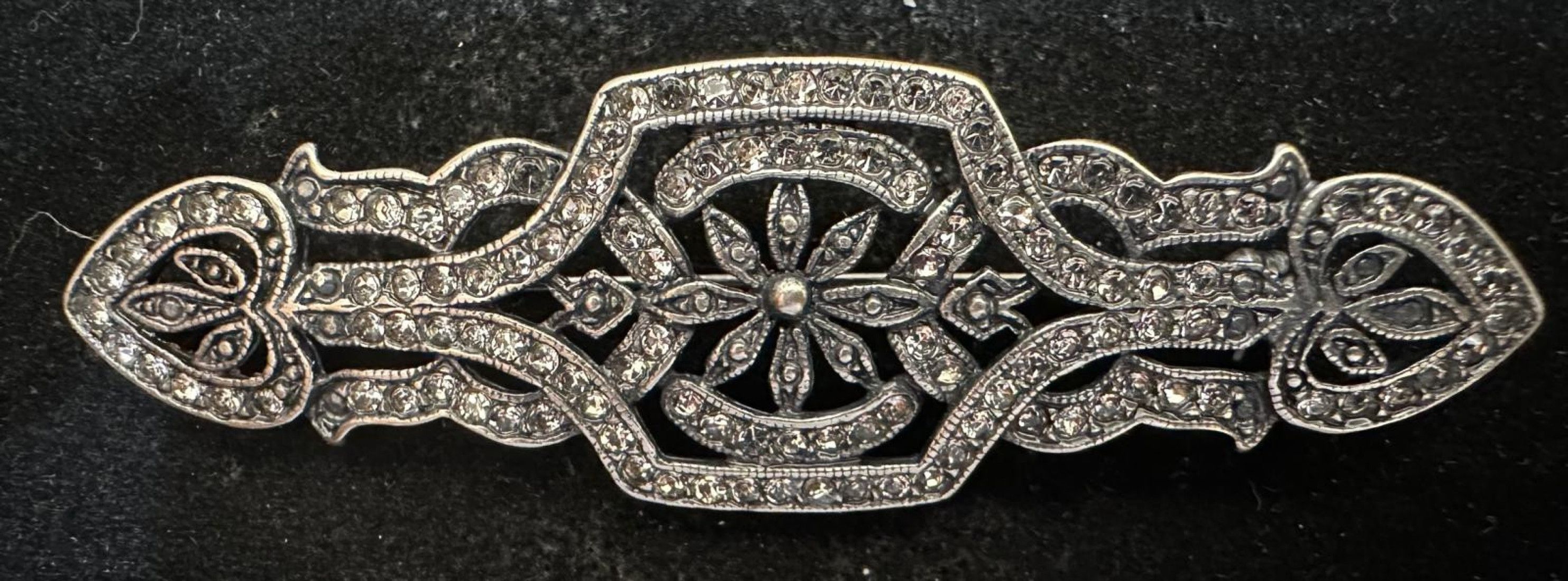 Broche mantilla rodio