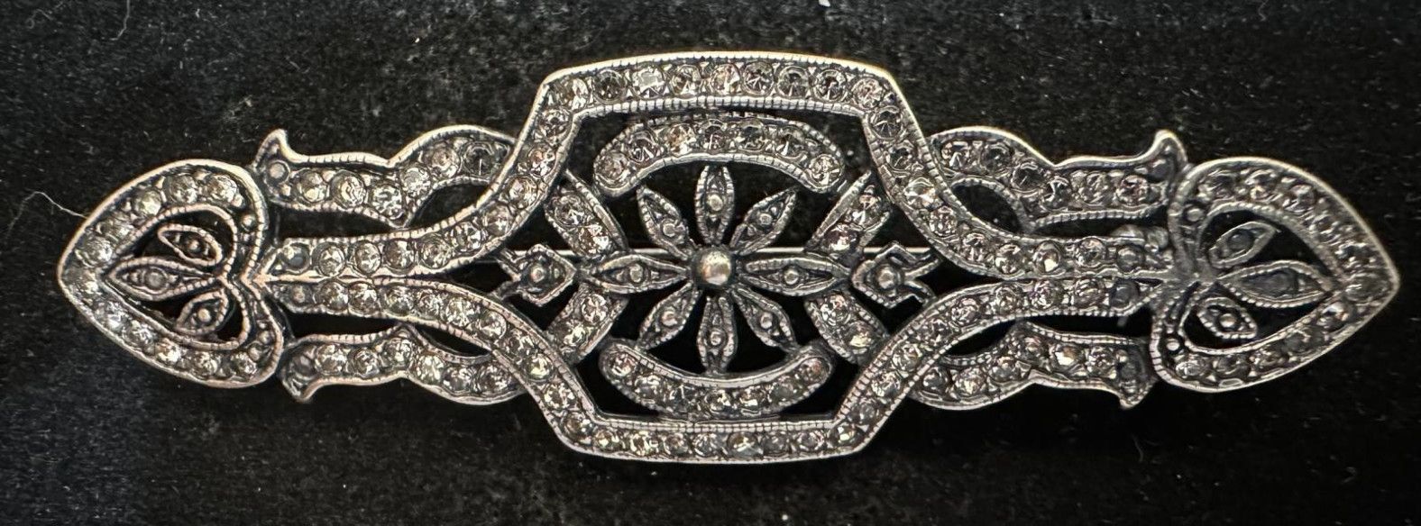 Broche mantilla rodio