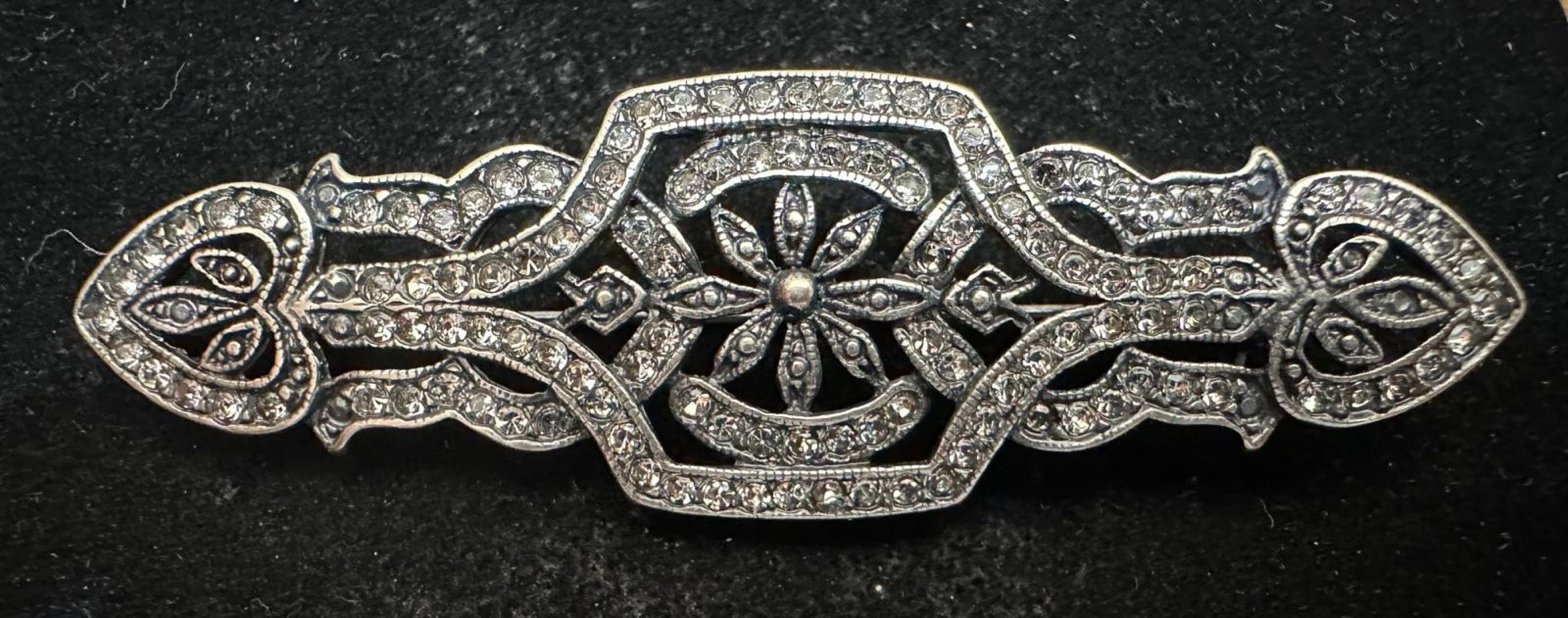 Broche mantilla rodio