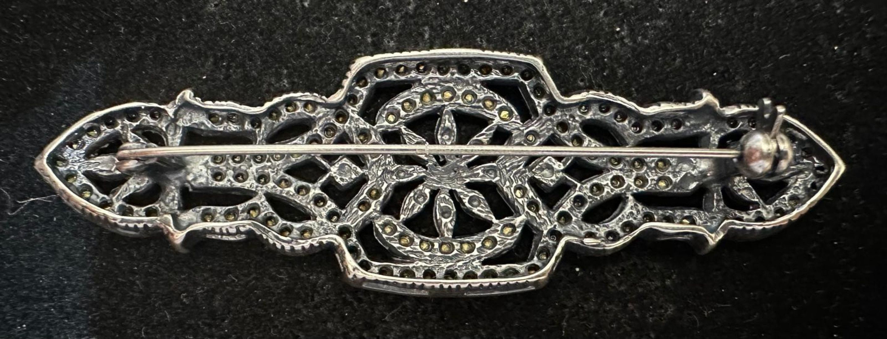 Broche mantilla rodio