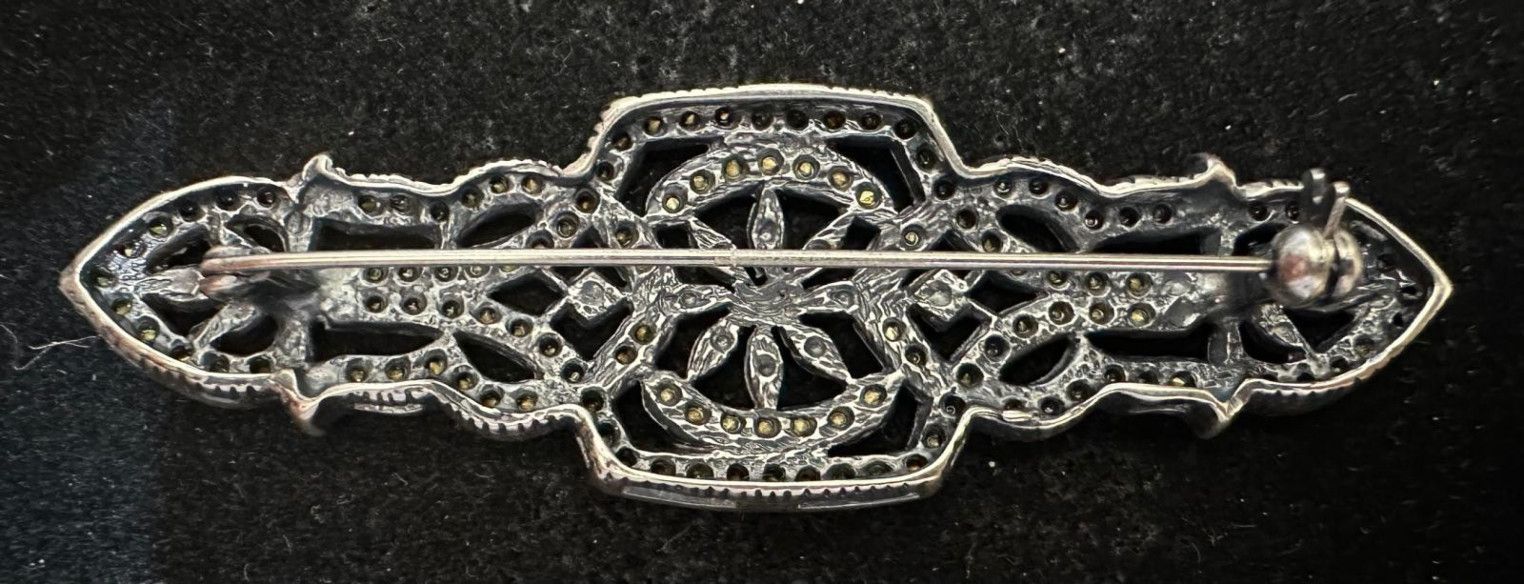 Broche mantilla rodio