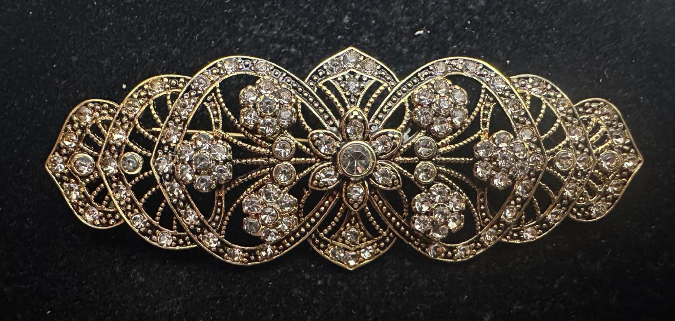 Broche mantilla rodio