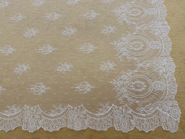 Mantilla chantilly máquina 100*220