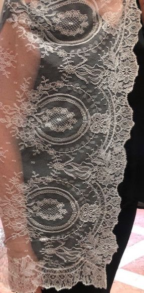 Mantilla chantilly máquina 100*220