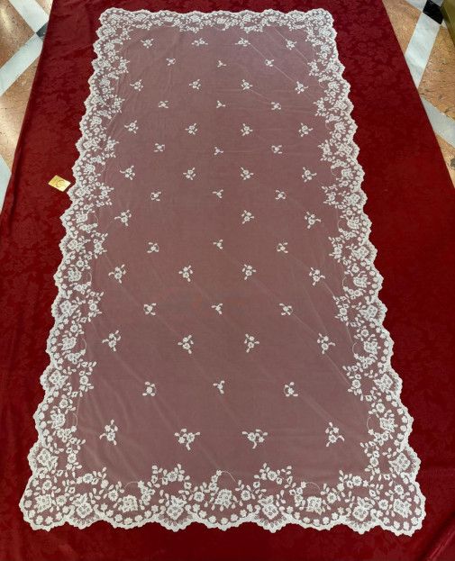 Mantilla mano seda