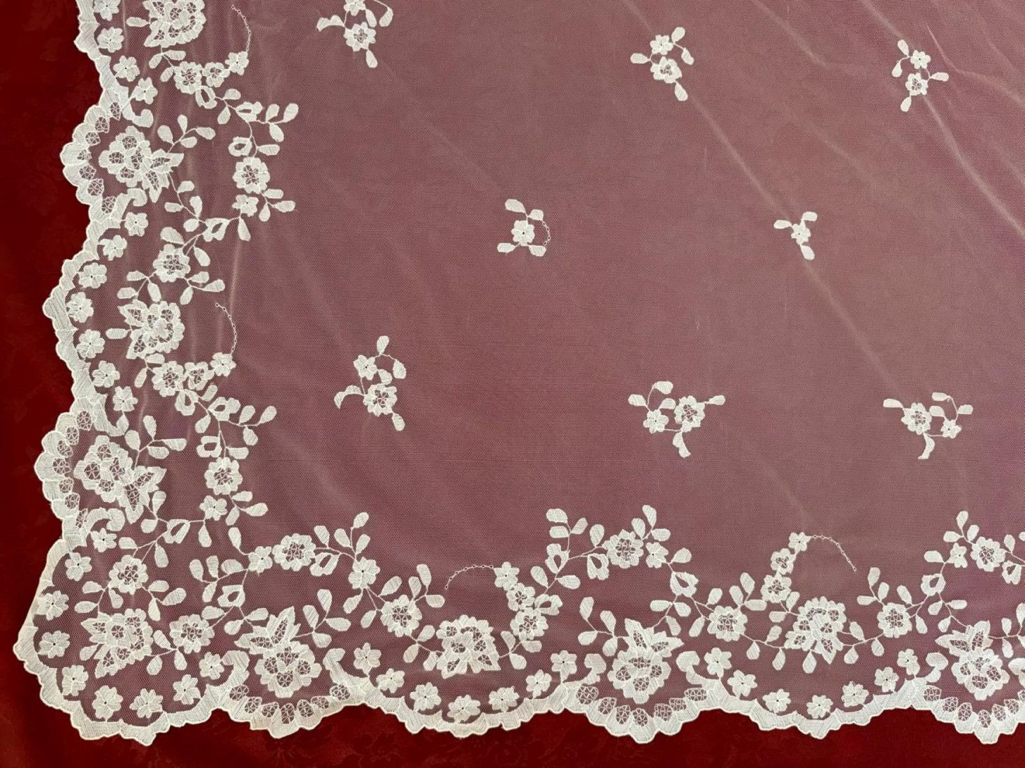 Mantilla mano seda
