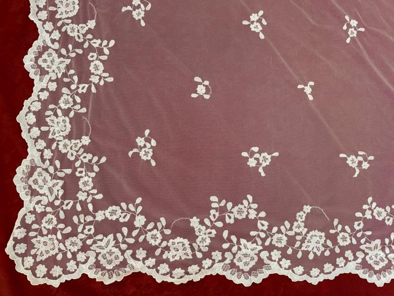 Mantilla mano seda