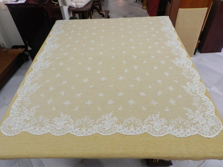 Manto de novia bordado a mano en seda 180*300