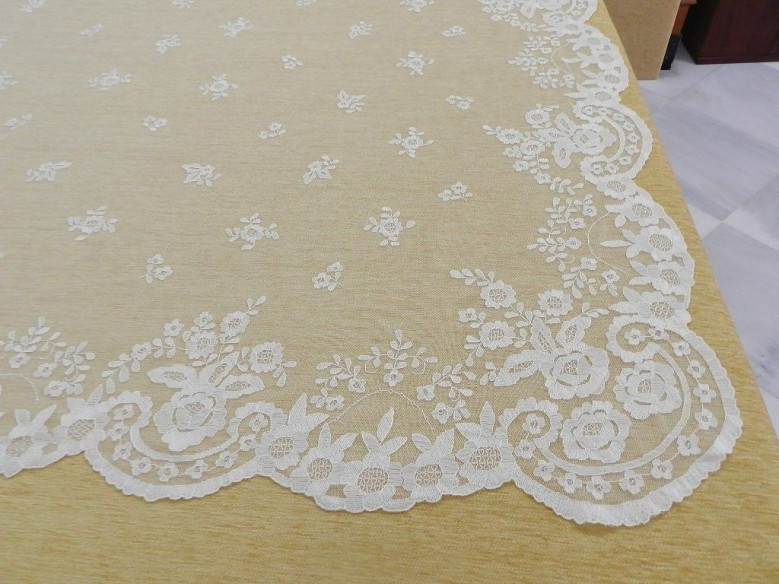 Manto de novia bordado a mano en seda 180*300