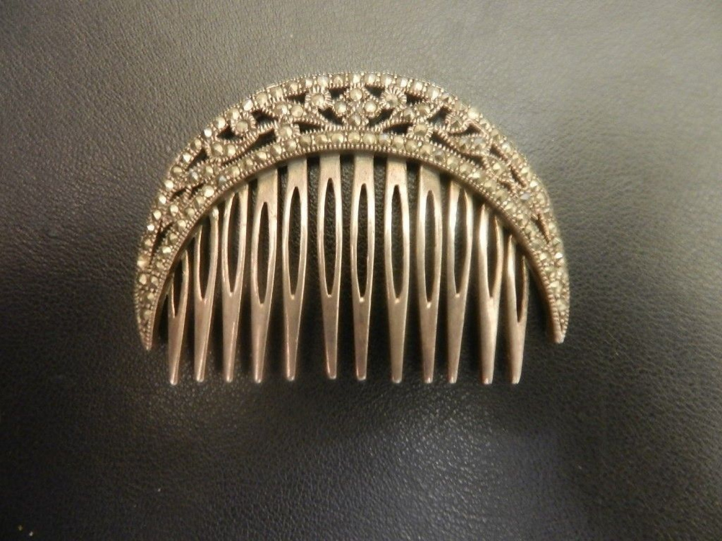 Peinecillo plata con marcasitas 6*1 cm