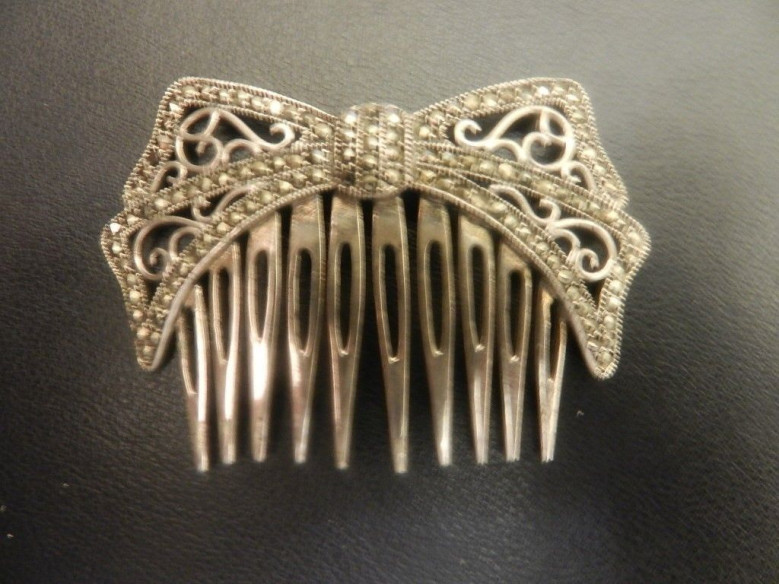 Peinecillo plata con marcasitas 6*1 cm