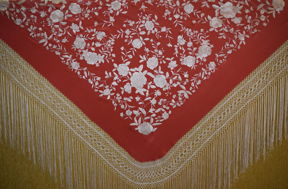 Mantón de Seda Bordado a Mano (140 cm) | Mantones de Lujo | Juan Foronda