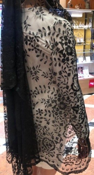 Mantilla bordada a mano en seda 120*240
