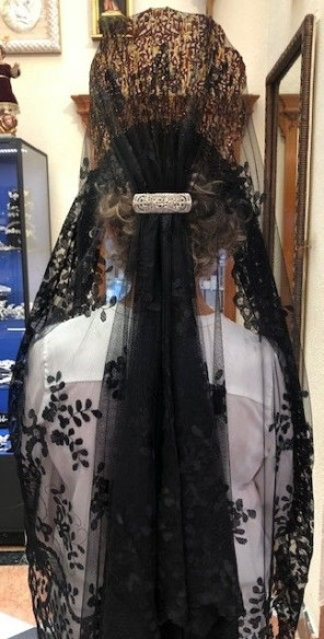 Mantilla bordada a mano en seda 120*240