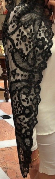 Mantilla bordada a mano en seda 120*240