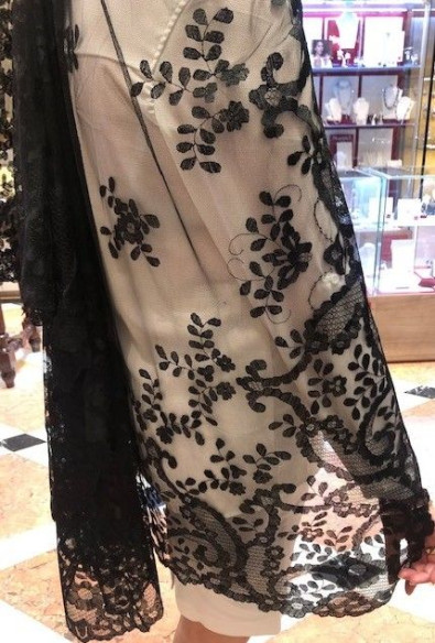 Mantilla bordada a mano en seda 120*240