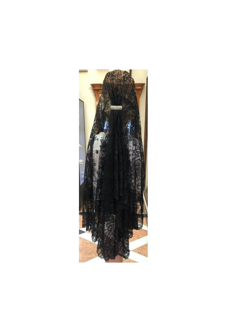 Mantilla bordada a mano en seda