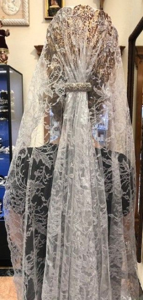 Mantilla bordada a máquina plata metalizada 115*200