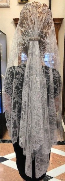 Mantilla bordada a máquina plata metalizada 115*200