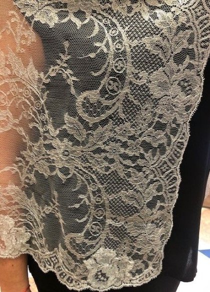 Mantilla bordada a máquina plata metalizada 115*200