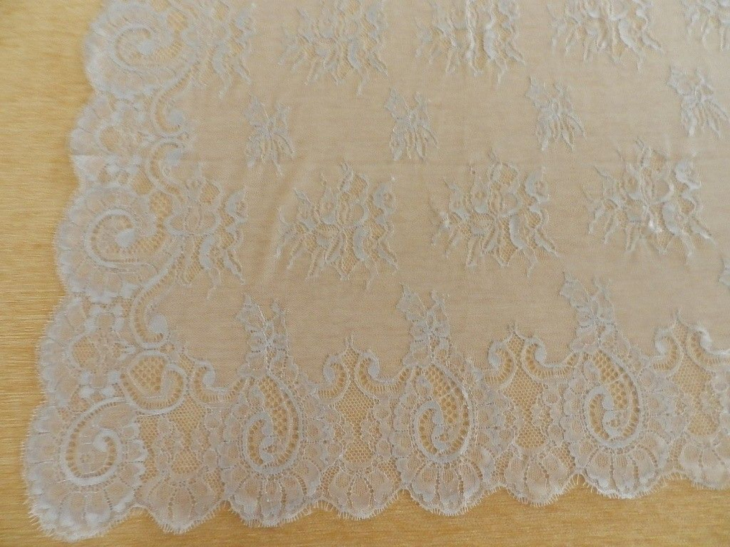 Mantilla bordada a máquina plata 100*220