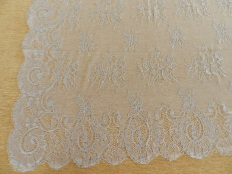 Mantilla bordada a máquina plata 100*220