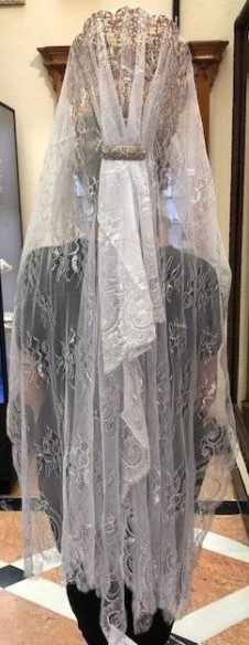 Mantilla bordada a máquina plata 100*220