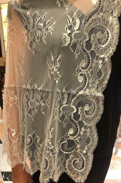 Mantilla bordada a máquina plata 100*220
