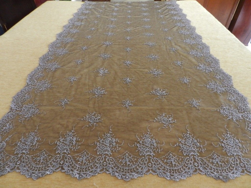 Mantilla bordada a máquina en color negro-plata 120*220