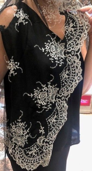 Mantilla bordada a máquina en color negro-plata 120*220