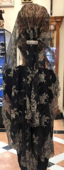 Mantilla bordada a máquina en color negro-oro 120*220