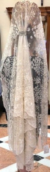 Mantilla bordada a mano en seda 120*240