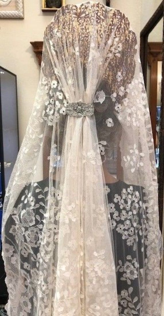Mantilla bordada a mano en seda 120*240