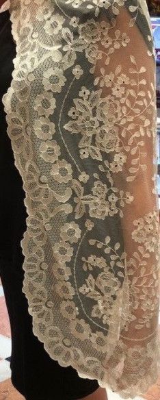 Mantilla bordada a mano en seda 120*240