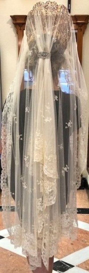 Mantilla bordada a mano en seda 130*240