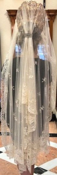 Mantilla bordada a mano en seda 130*240