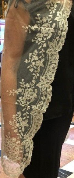 Mantilla bordada a mano en seda 130*240